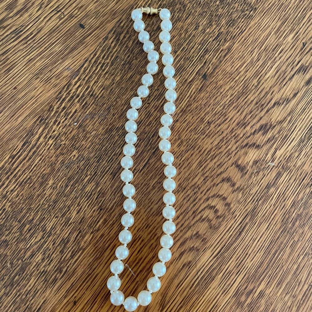 Vintage Faux Pearl Necklace 16"